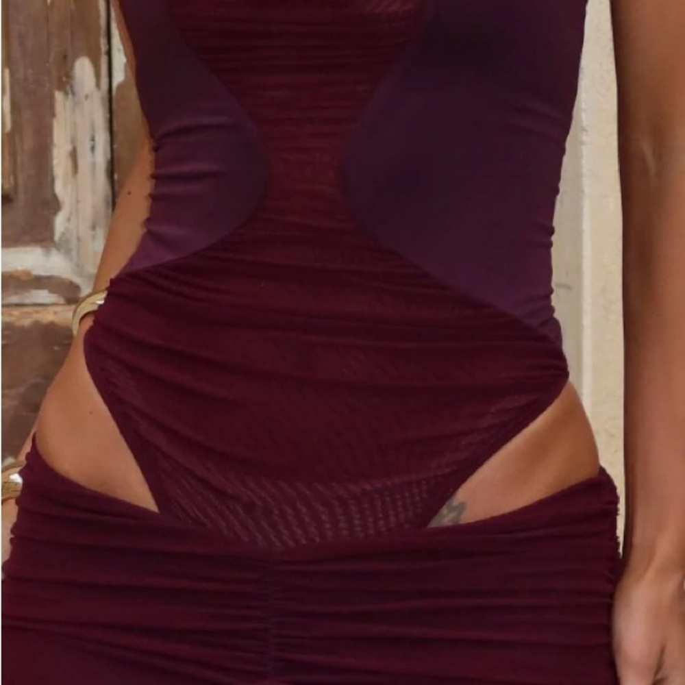 Elegant Burgundy Bodycon Dress